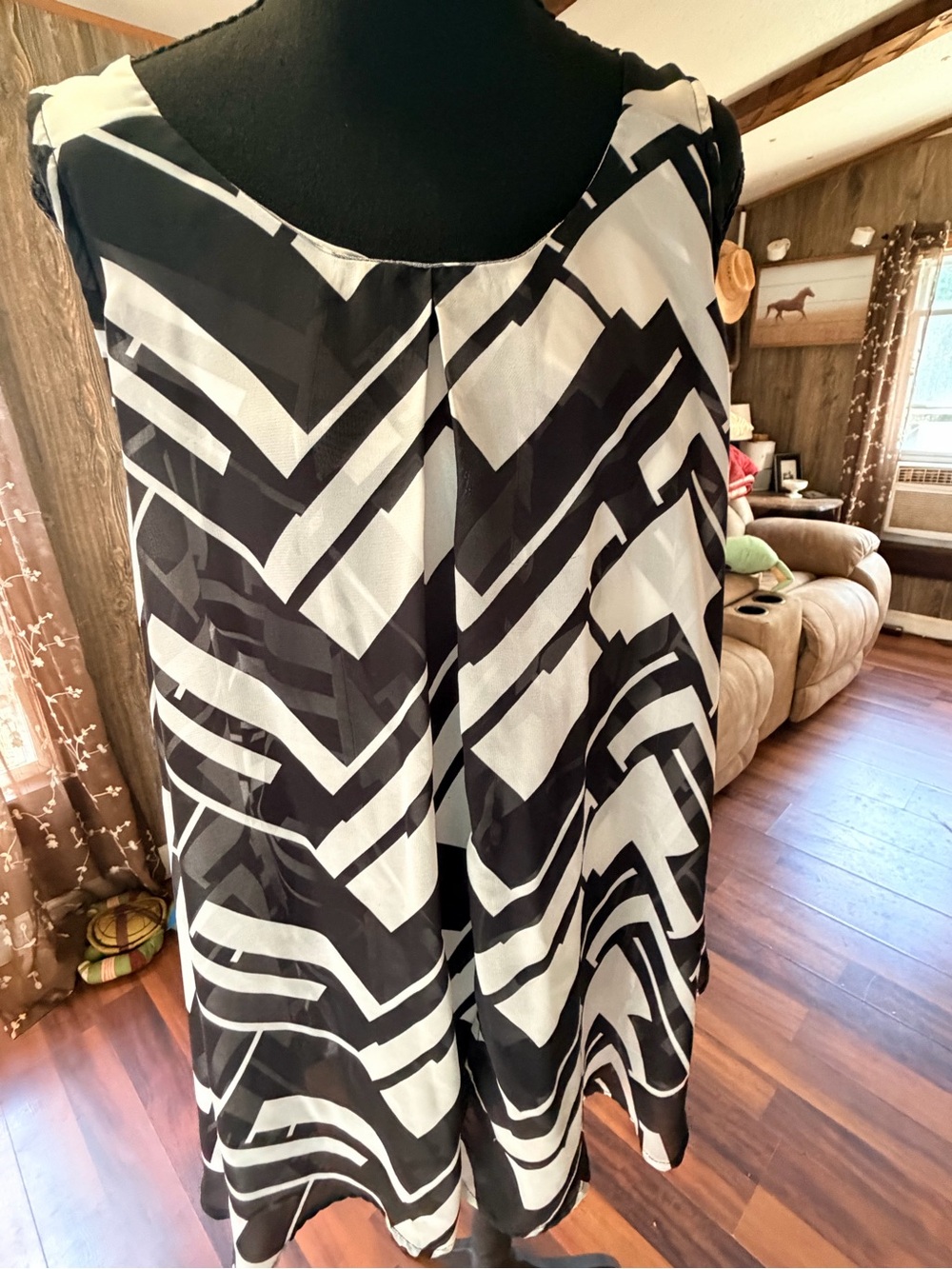 new directions Black and White Geometric Tunic Top